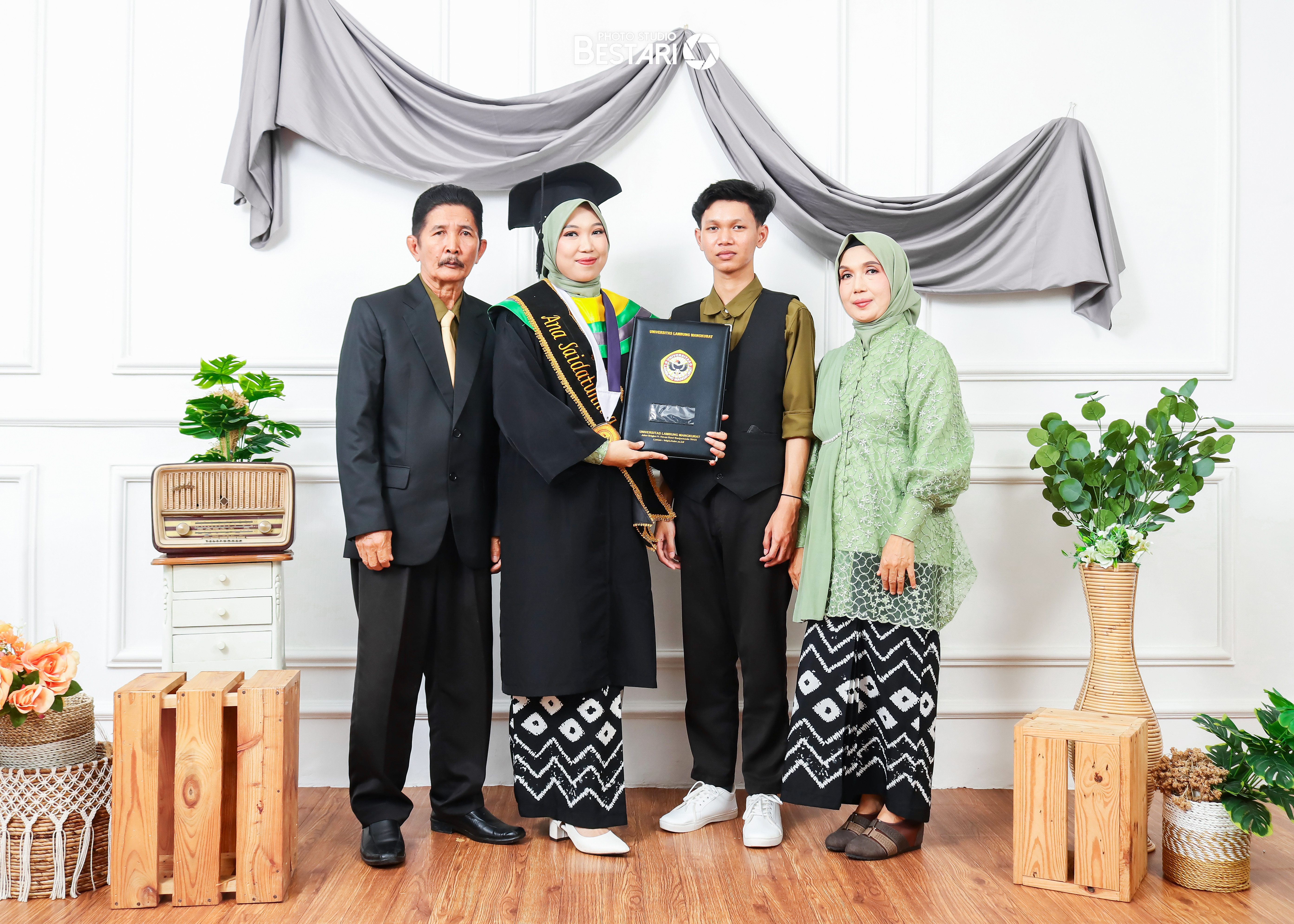 WISUDA - KELUARGA 1